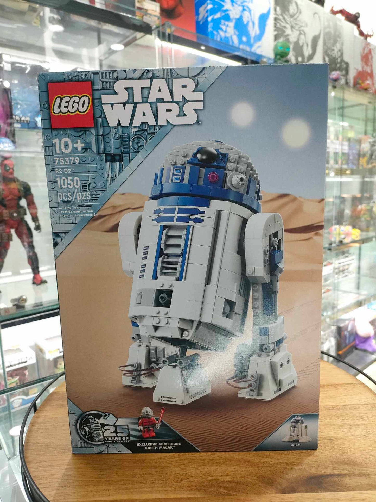 LEGO STAR WARS R2-D2 and Darth Malak Figure - Star Wars 25th Anniversary - 75379