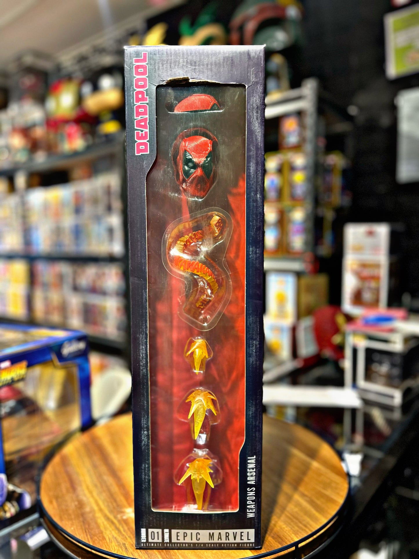 Neca - Marvel 1/4 Scale Figures - Ultimate Deadpool - Action Figure