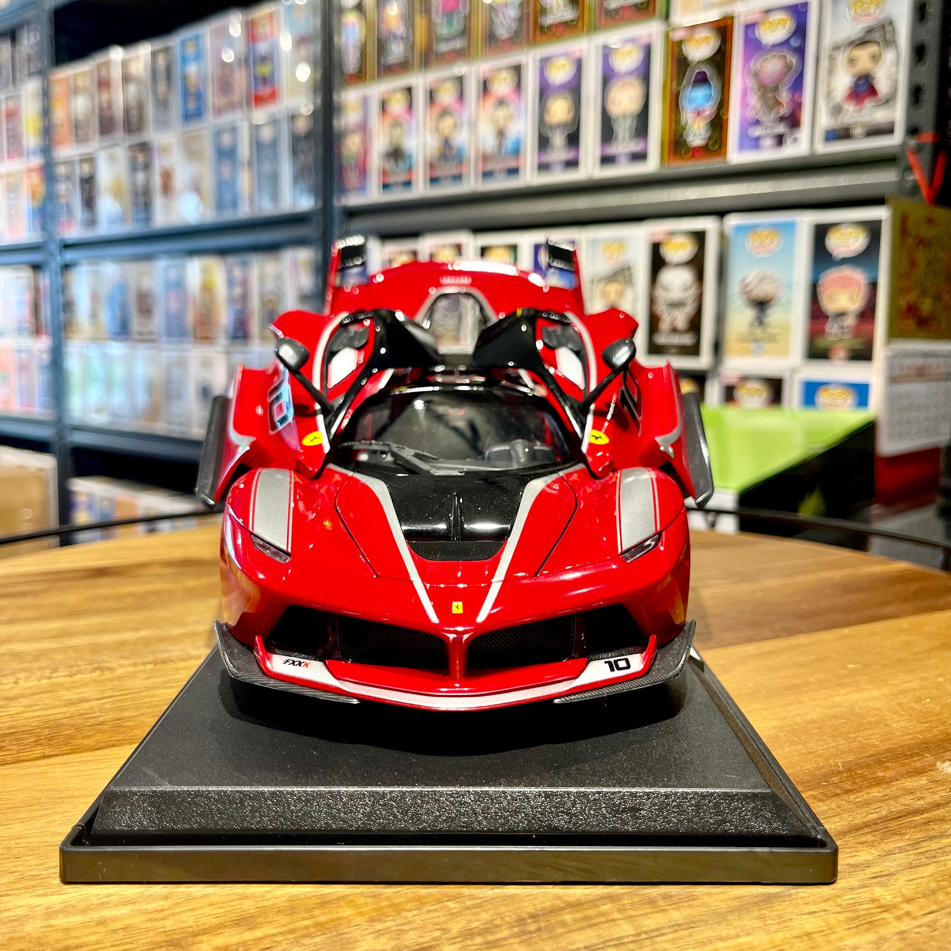 Maisto: Ferrari Fxx K 1:18 Scale – 313 Figs and Toys