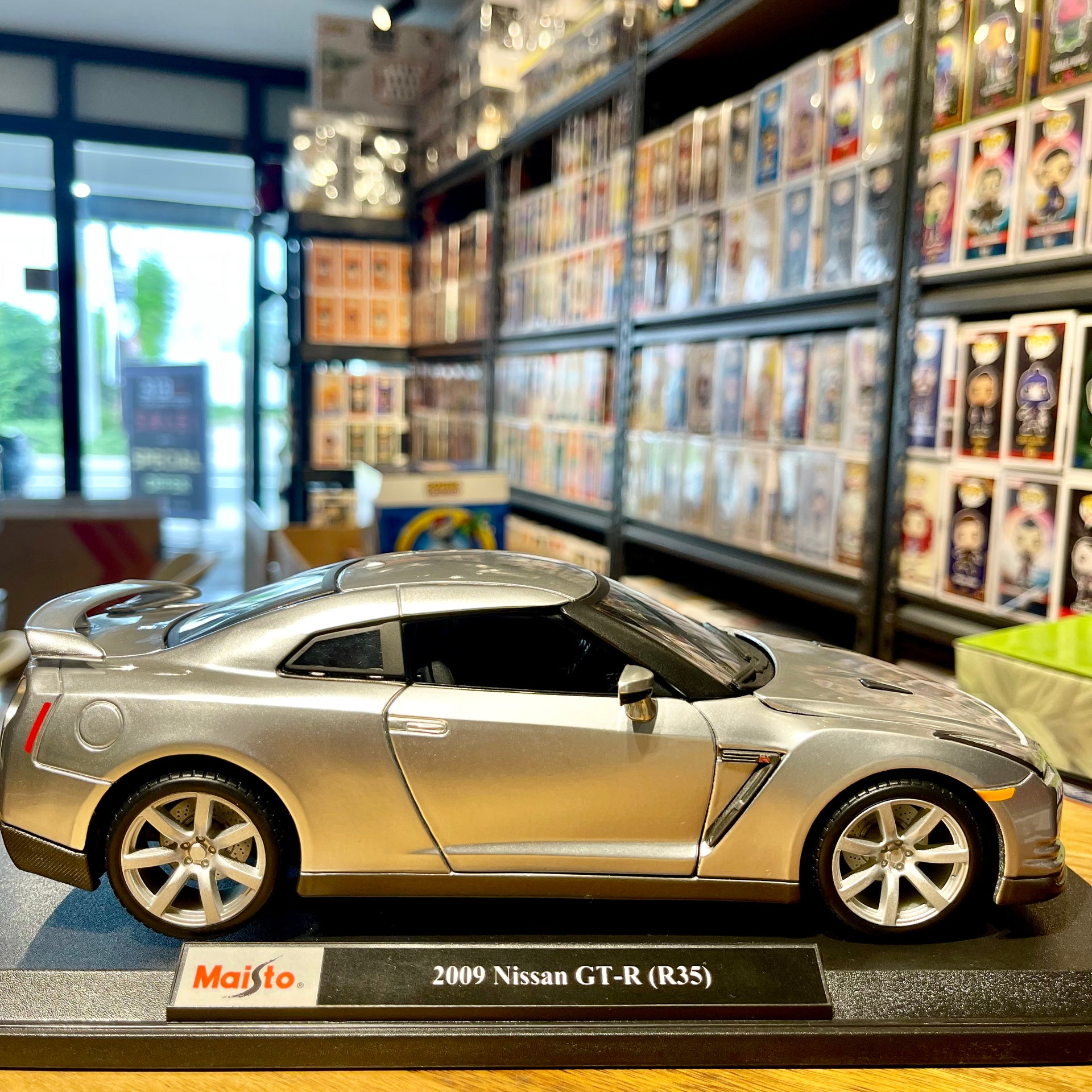 Maisto: 2009 Nissan GT-R (R35) 1:18 Scale – 313 Figs and Toys