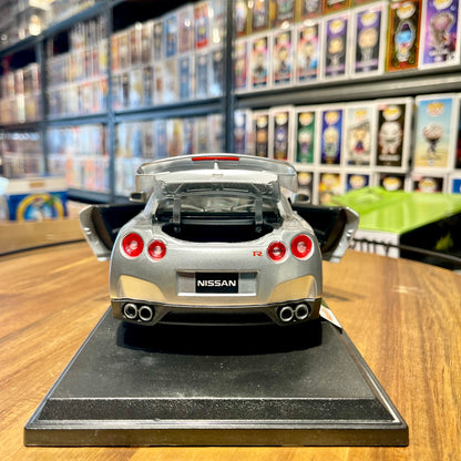 Maisto: 2009 Nissan GT-R (R35) 1:18 Scale